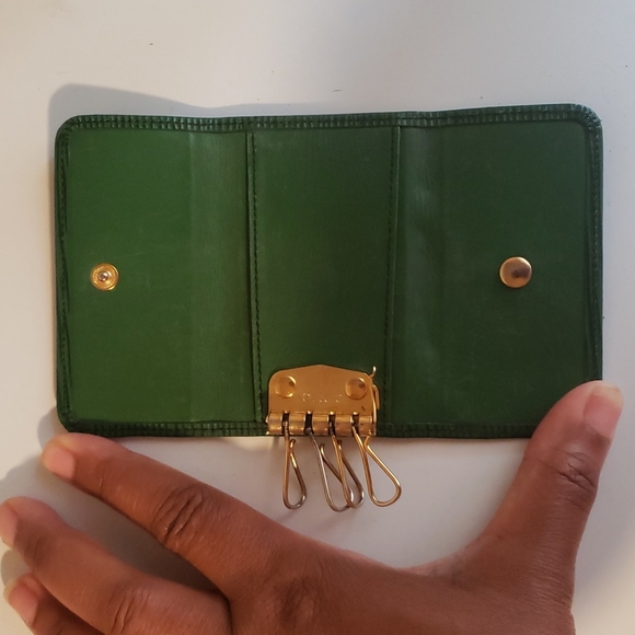 Authentic Louis Vuitton Green Epi Leather Multicles 4 Ring Key Holder - Picture 3 of 4